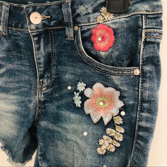 Size 2 Flower Shorts - Picture 2 of 5